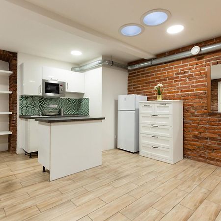 Spacious Apartment In Quiet Courtyard Near Charles Bridge Прага Екстериор снимка