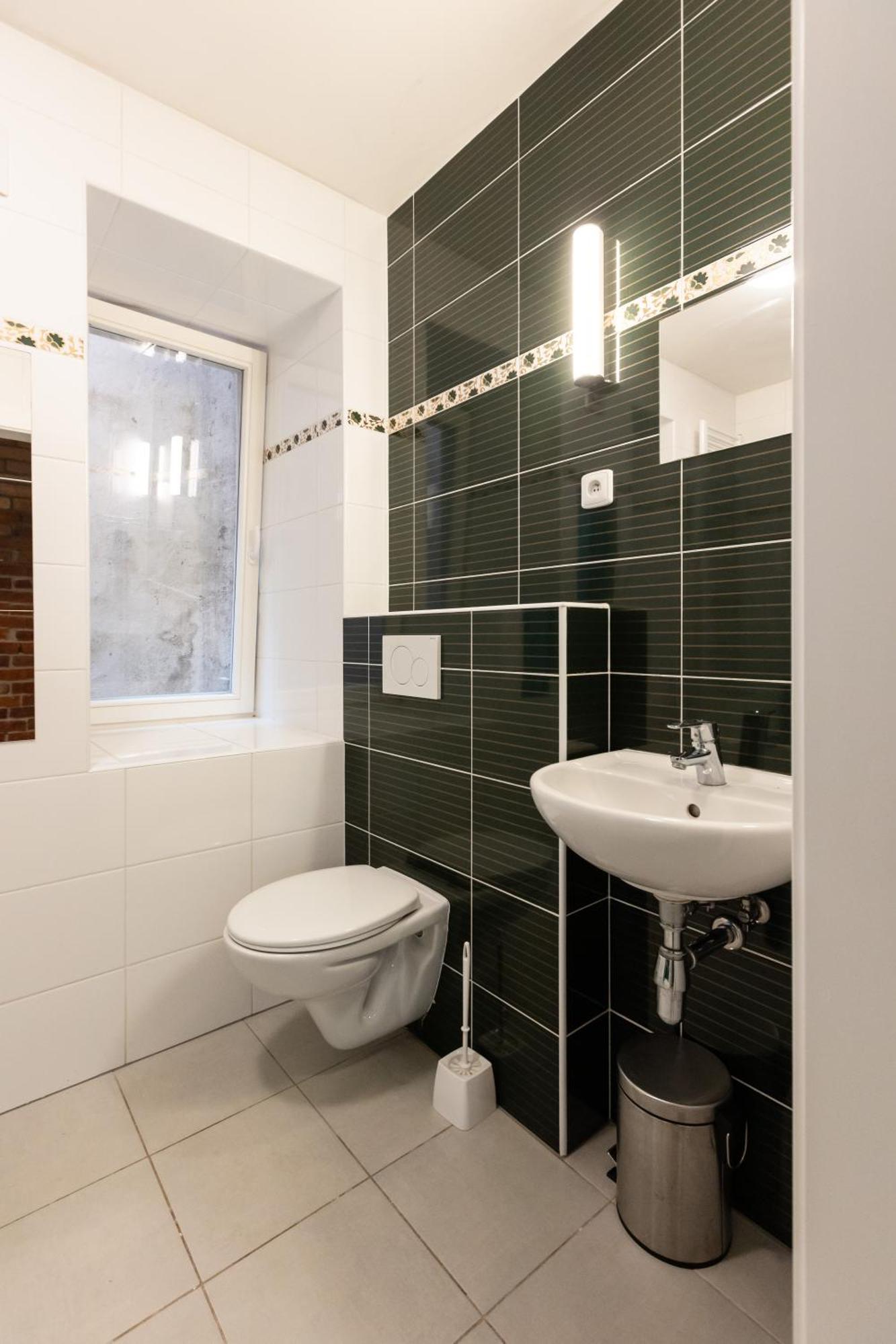 Spacious Apartment In Quiet Courtyard Near Charles Bridge Прага Екстериор снимка