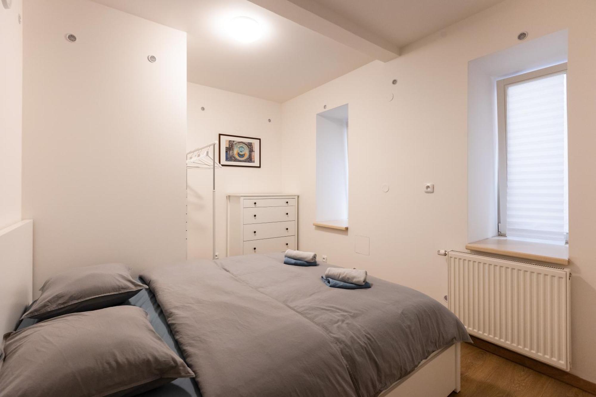 Spacious Apartment In Quiet Courtyard Near Charles Bridge Прага Екстериор снимка