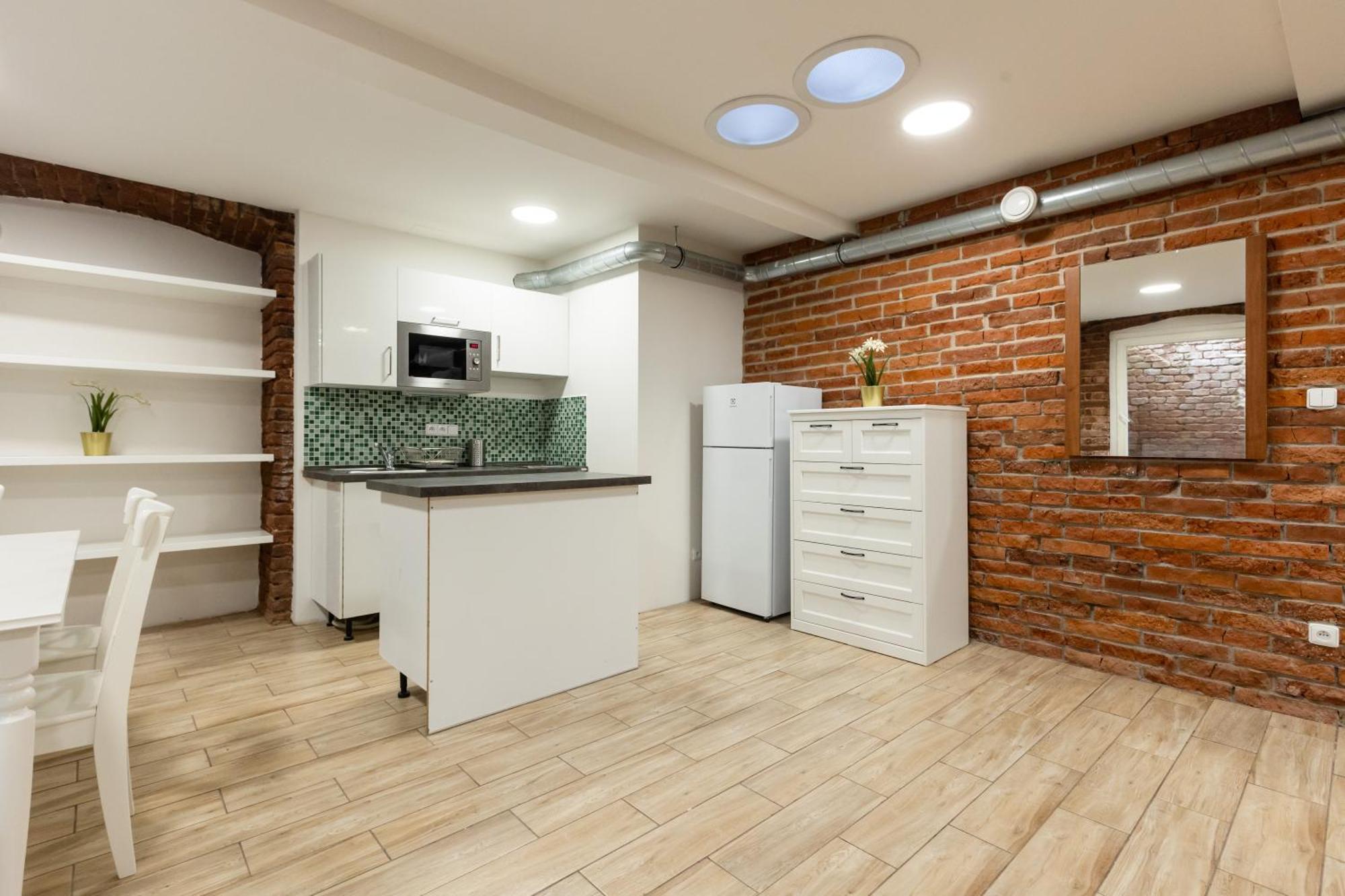 Spacious Apartment In Quiet Courtyard Near Charles Bridge Прага Екстериор снимка