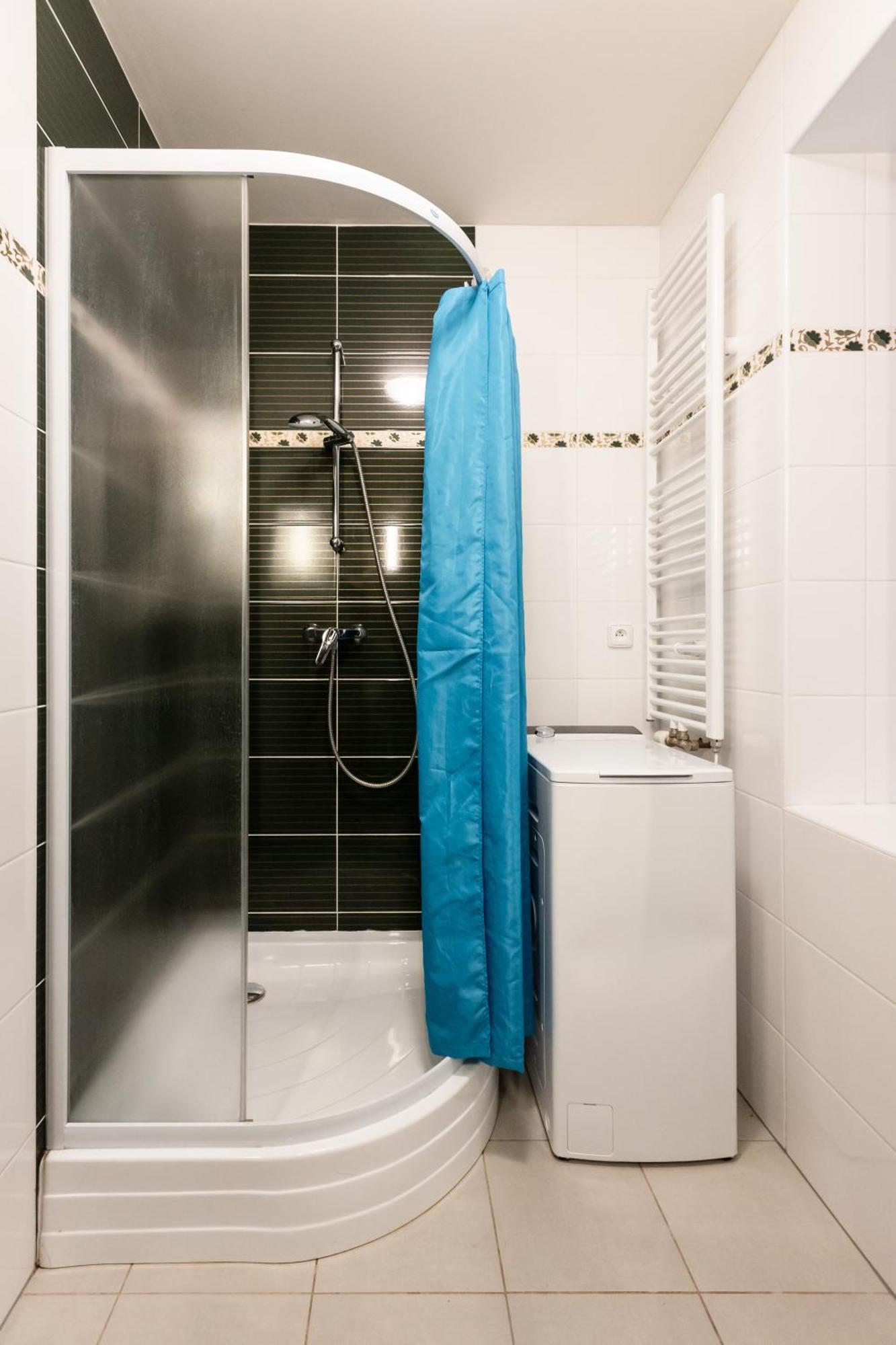 Spacious Apartment In Quiet Courtyard Near Charles Bridge Прага Екстериор снимка