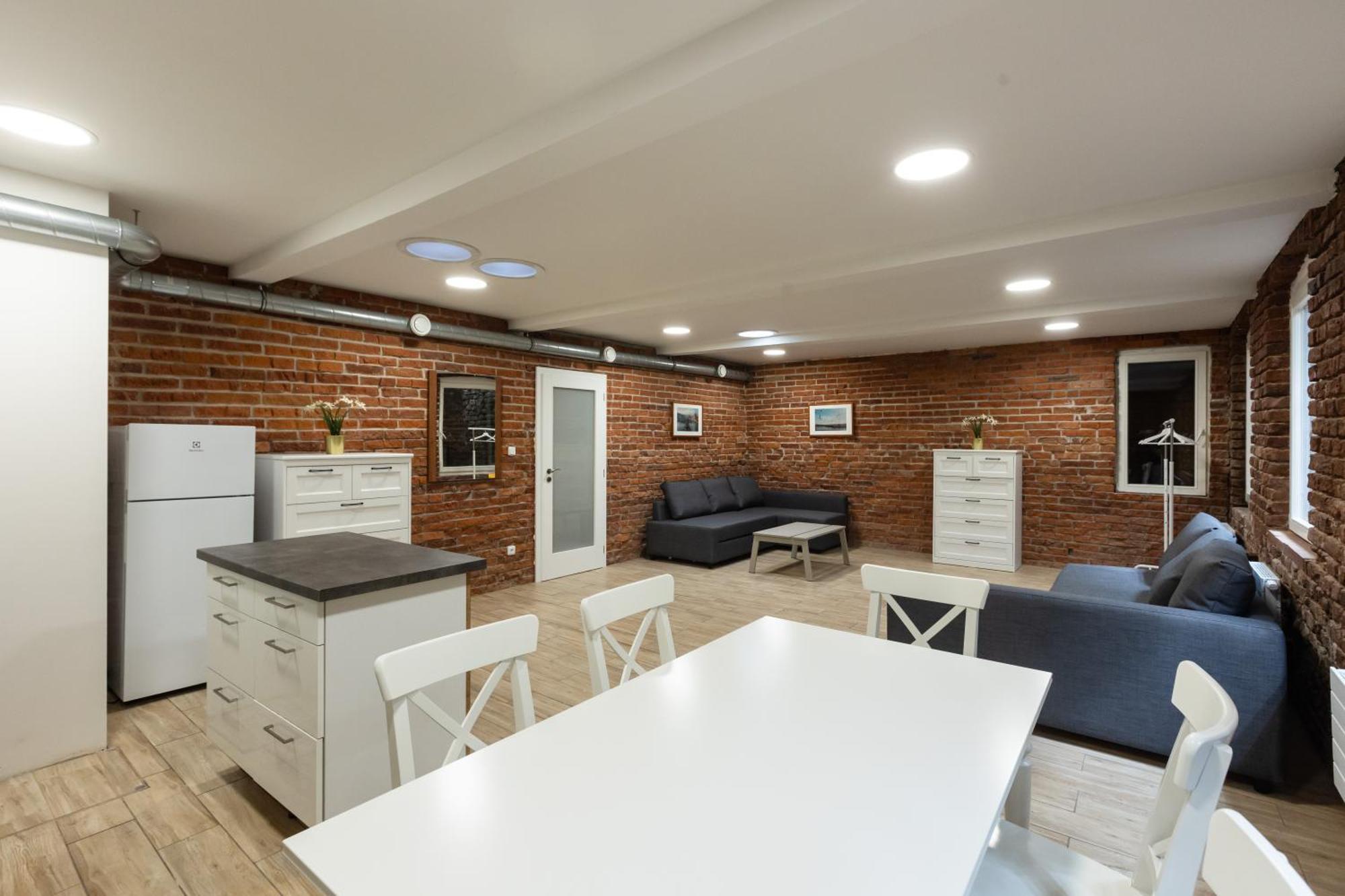 Spacious Apartment In Quiet Courtyard Near Charles Bridge Прага Екстериор снимка