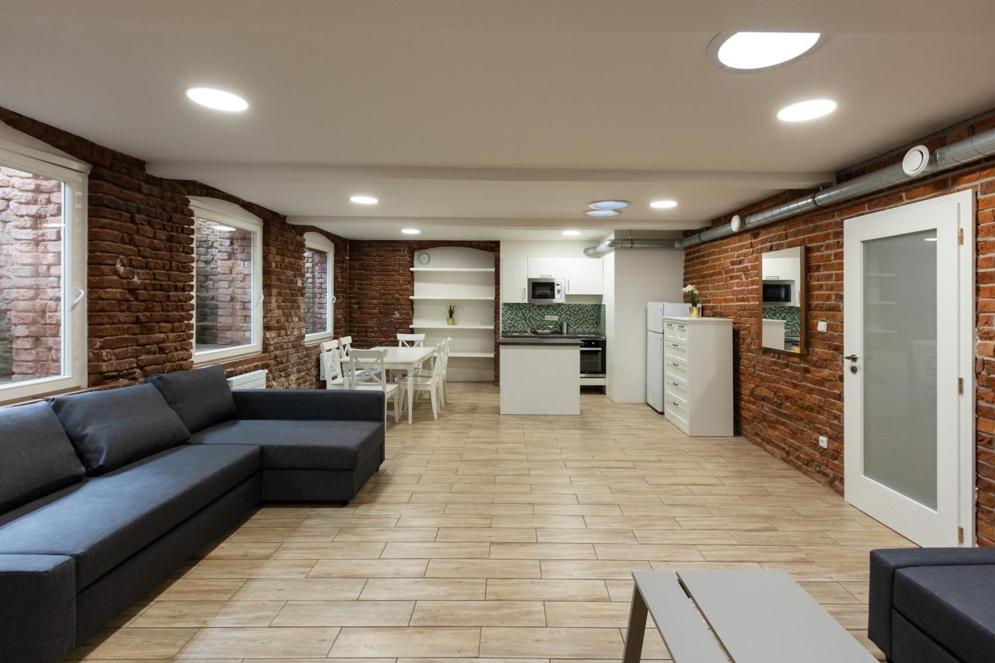 Spacious Apartment In Quiet Courtyard Near Charles Bridge Прага Екстериор снимка