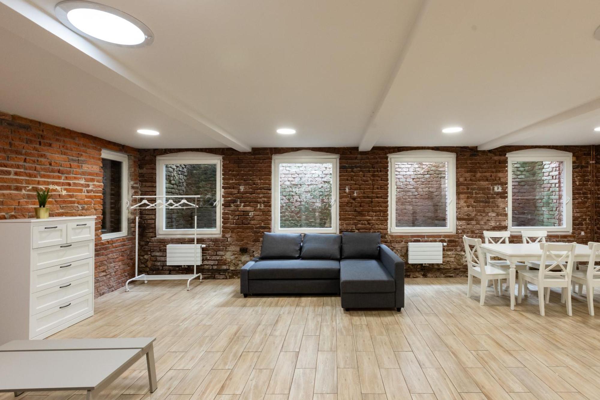 Spacious Apartment In Quiet Courtyard Near Charles Bridge Прага Екстериор снимка